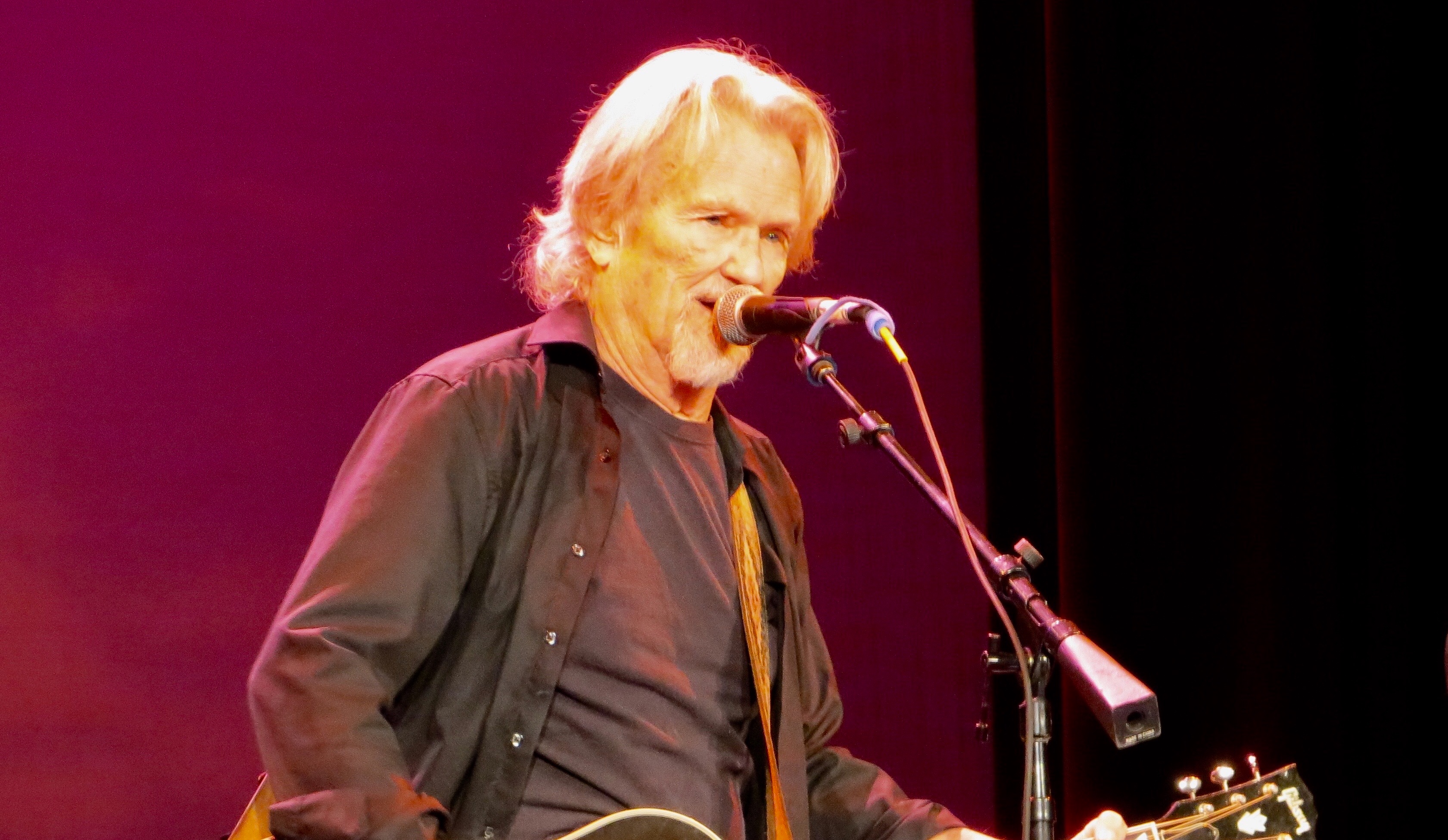 Kris Kristofferson Concert – On The Records